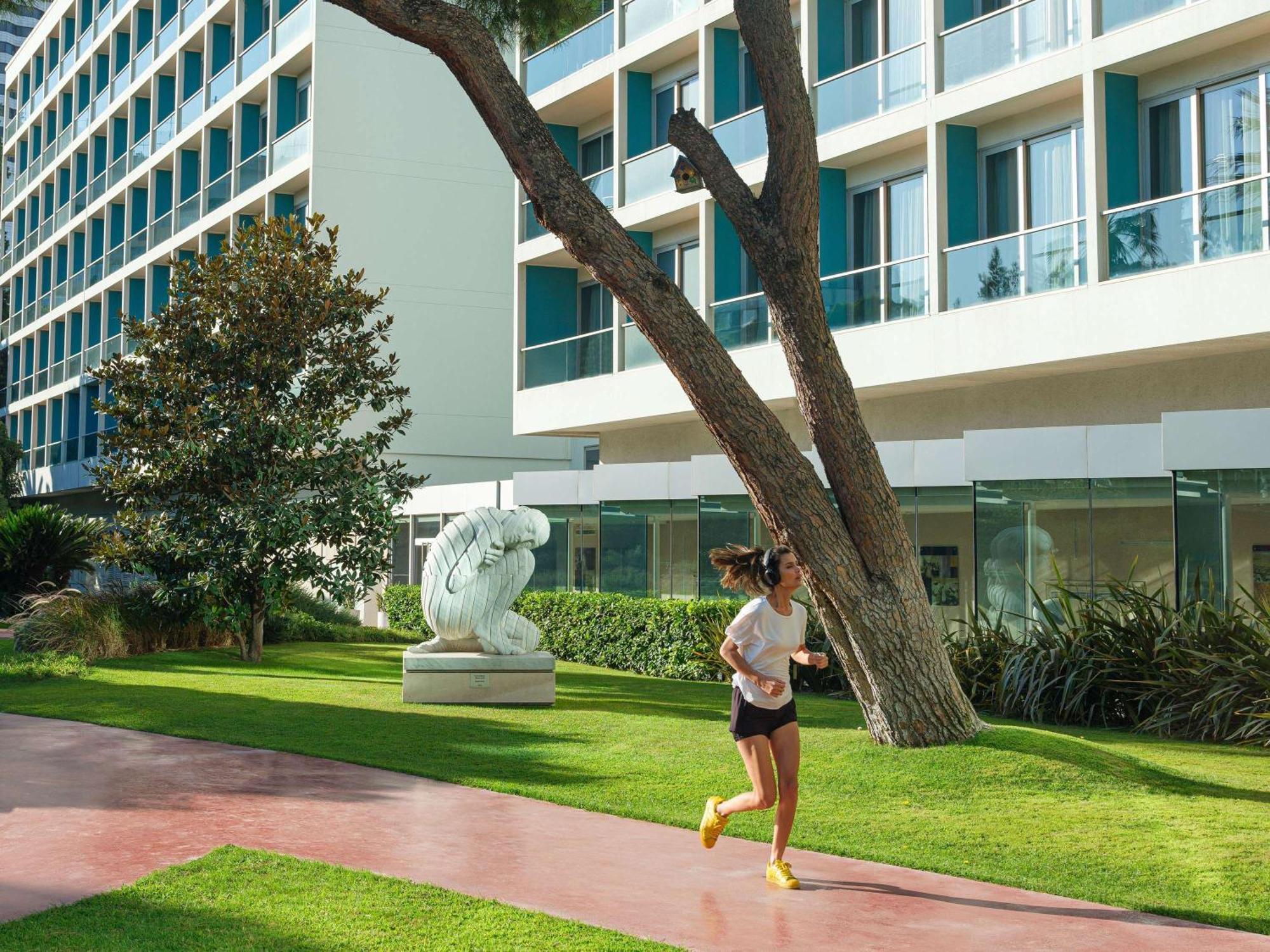 Swissôtel Grand Efes Izmir Esmirna Exterior foto The hotel's grounds